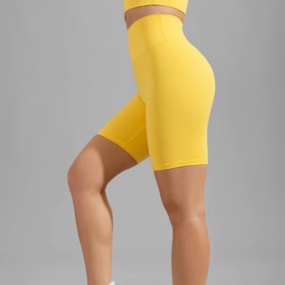 NWT BUFFBUNNY Legacy Bike Shorts, Golden Hour Yellow, Size L